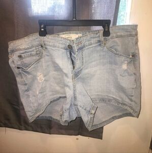 Torrid classic vintage light wash shorts 18